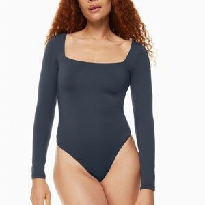Babaton Aritzia Squareneck Long Sleeve Bodysuit Size Large in Total Eclipse